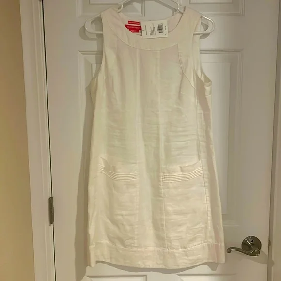 Island Company White Size Medium Shift Knee Length Sleeveless Dress